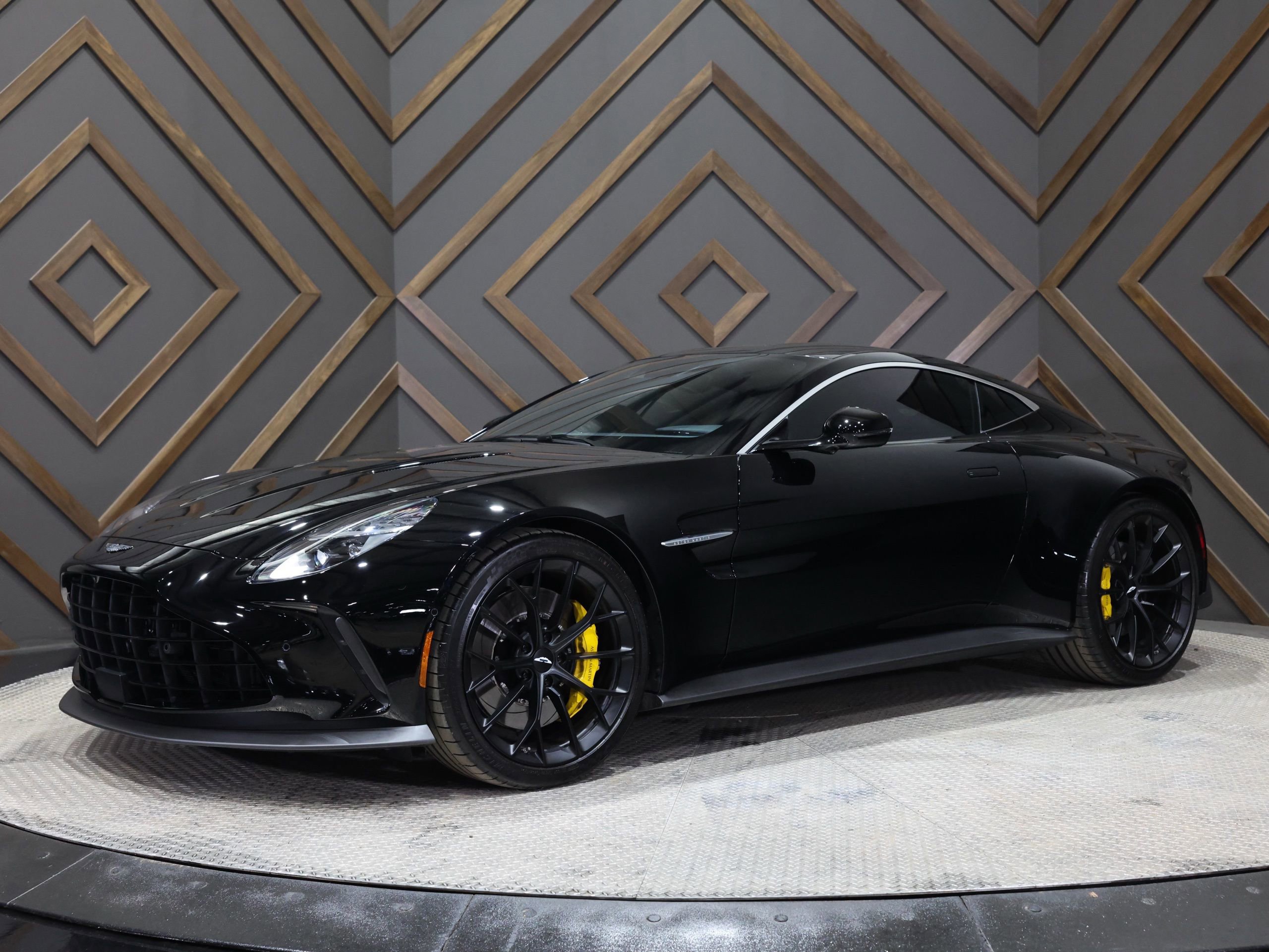 Used 2026 Aston Martin V8 Vantage Coupe image 19