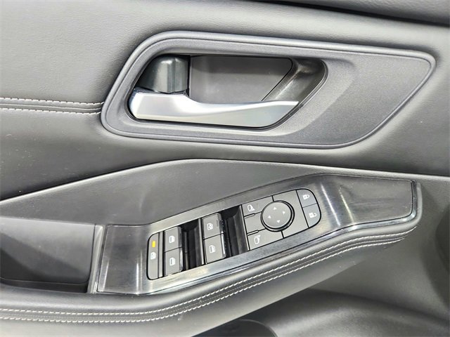 Used 2024 Nissan Rogue SV w/ SV Premium Package image 32