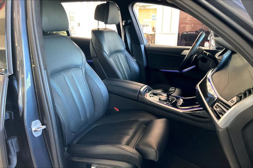 Used 2021 BMW X7 M50i w/ Cold Weather Package AWD/4WD image 25