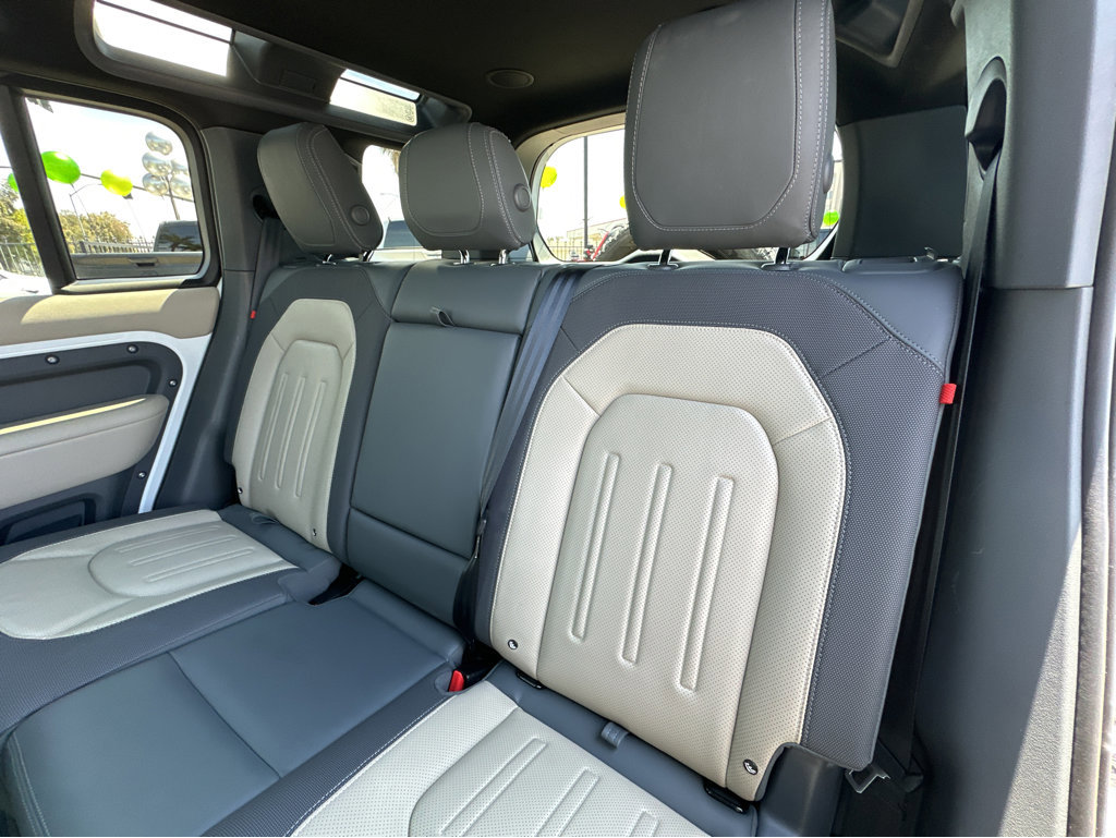 Used 2022 Land Rover Defender 110 X-Dynamic HSE image 9