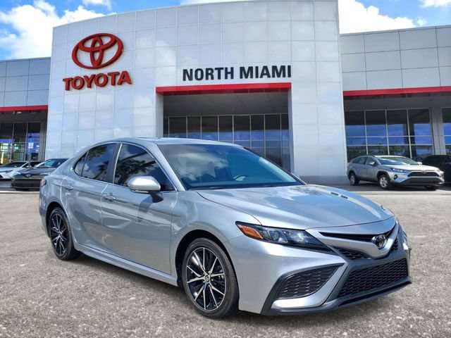 Used 2024 Toyota Camry SE w/ Convenience Package FWD image 1