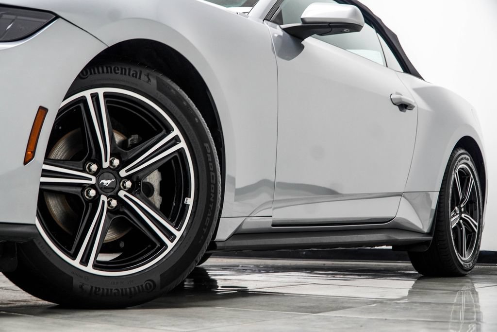 Used 2025 Ford Mustang Premium RWD image 4