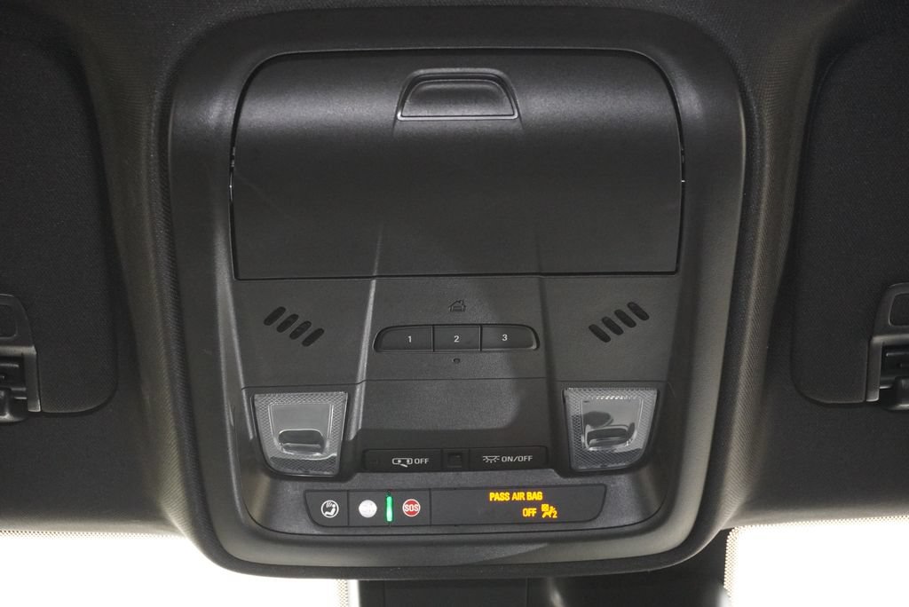 Used 2023 Cadillac XT4 Luxury w/ Cold Weather Package FWD image 16