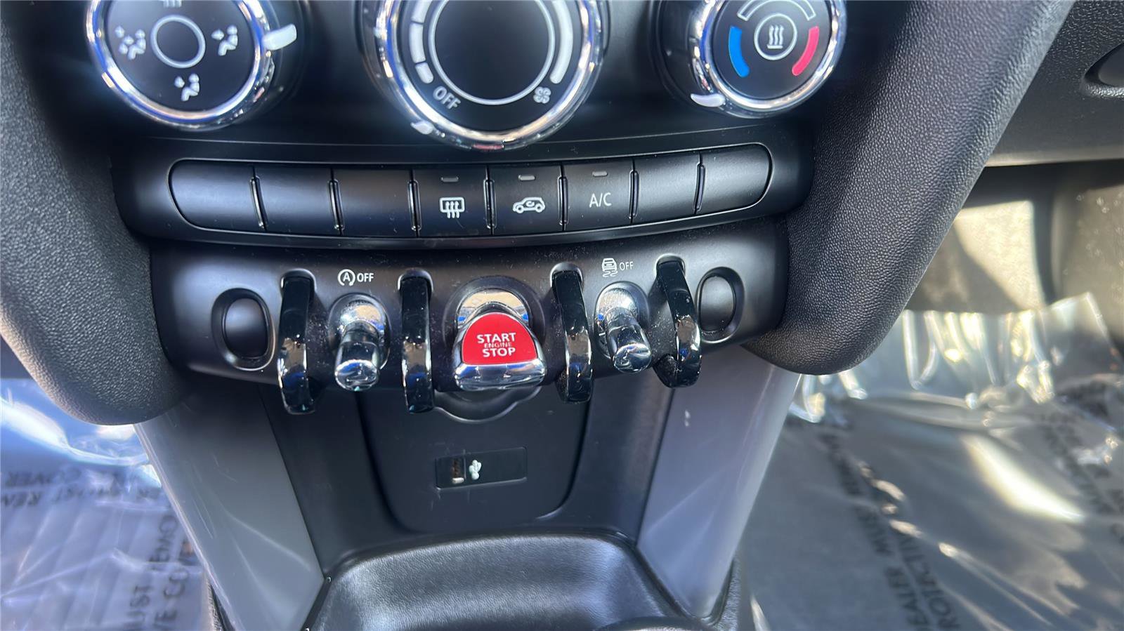 Used 2021 MINI Cooper 4-Door Hardtop image 15