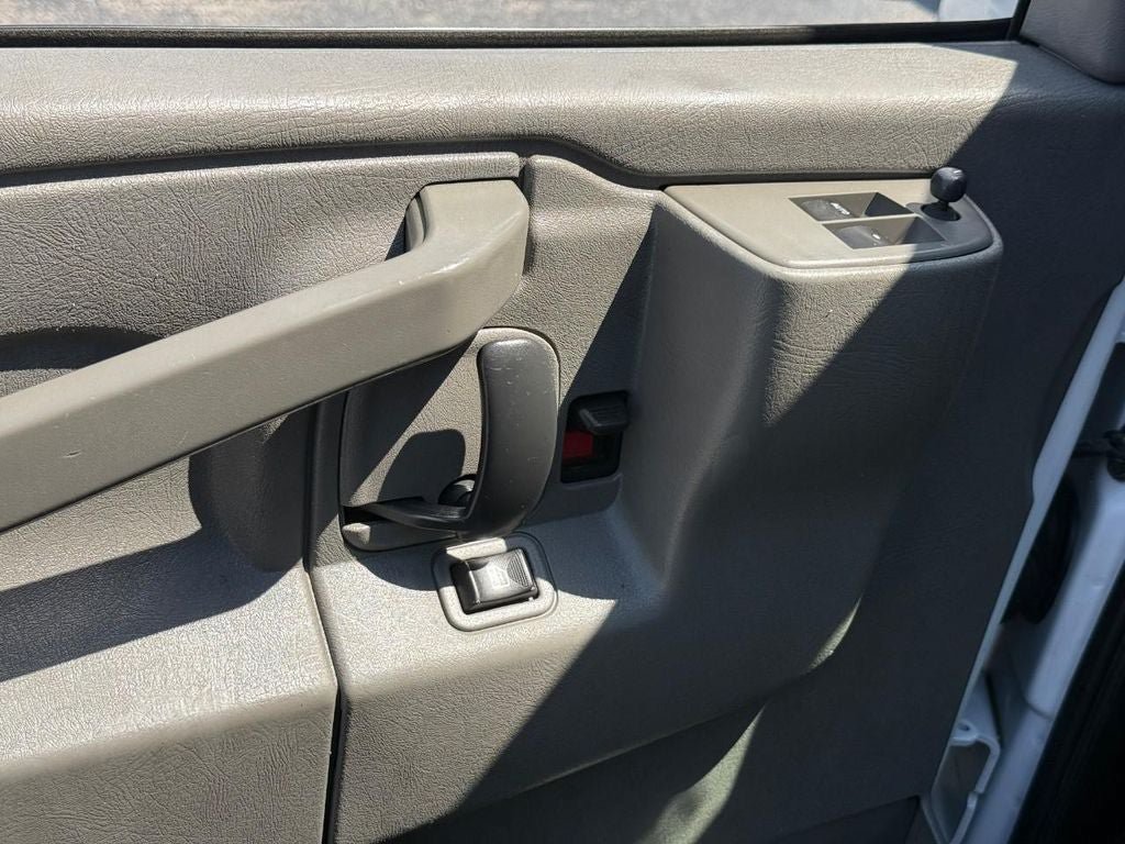 Used 2017 GMC Savana 2500 RWD image 13