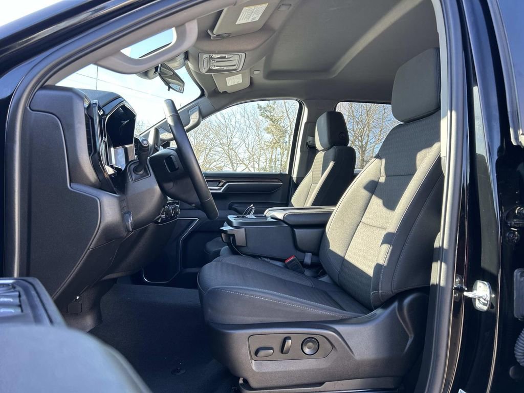 Used 2025 Chevrolet Silverado 1500 LT image 8