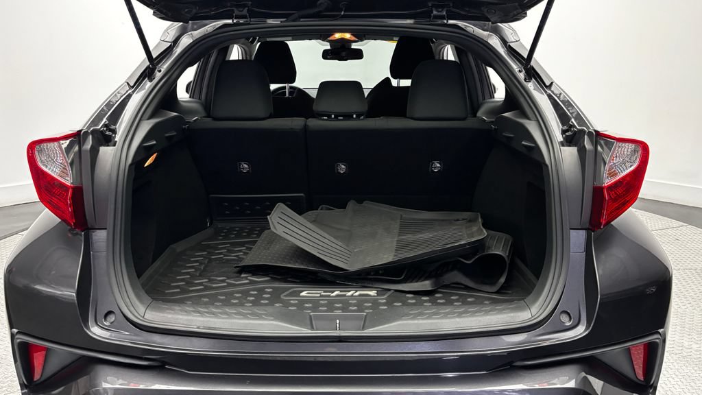 Used 2019 Toyota C-HR LE FWD image 37