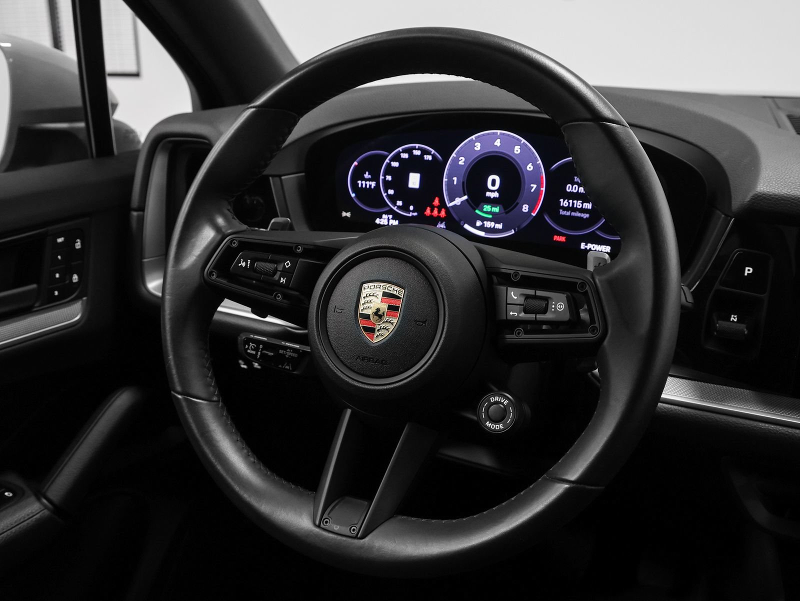 Certified 2024 Porsche Cayenne AWD/4WD image 32