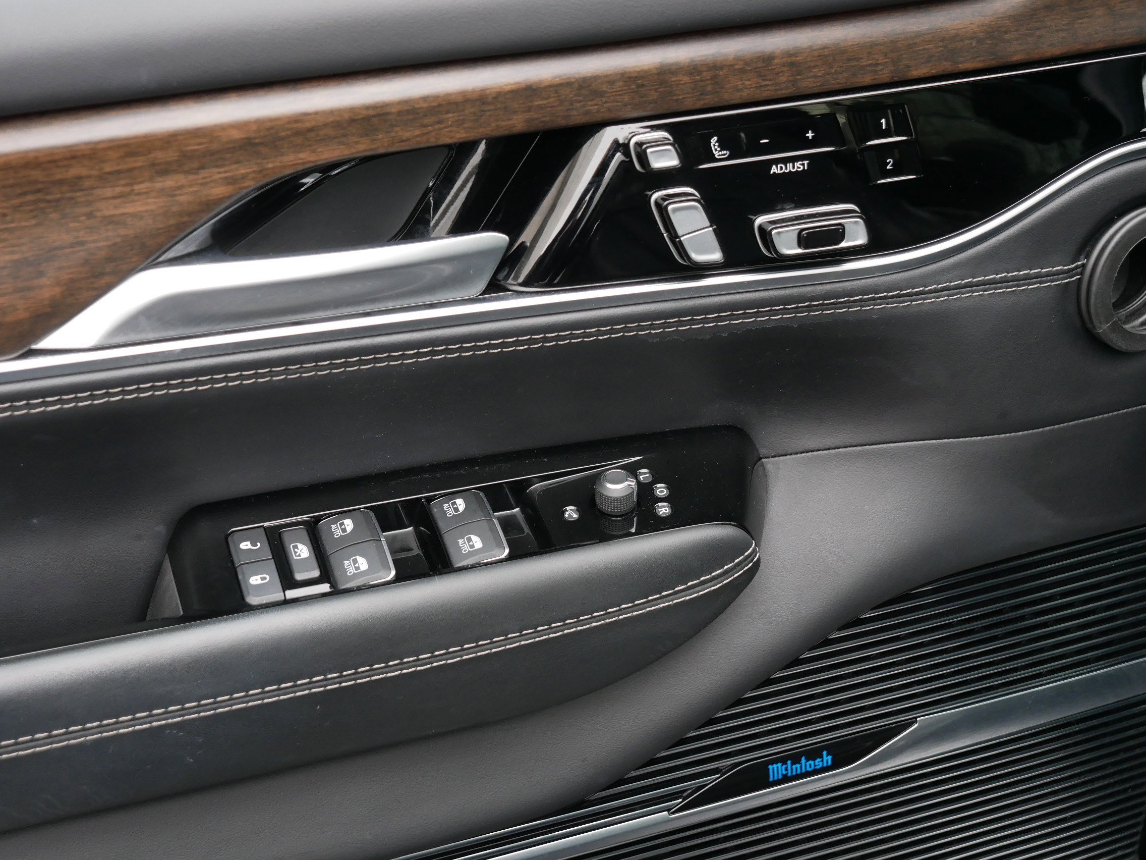 Used 2023 Jeep Grand Wagoneer Series II image 19