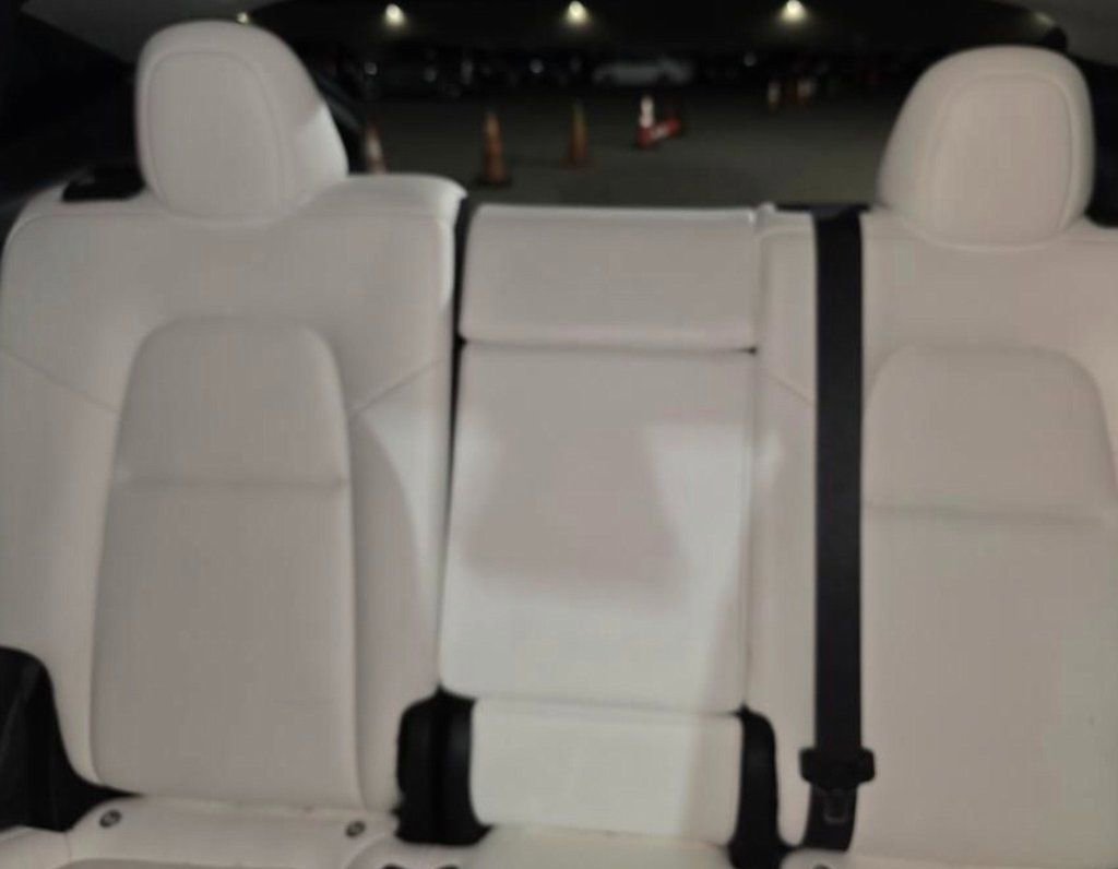 Used 2022 Tesla Model Y Long Range image 4