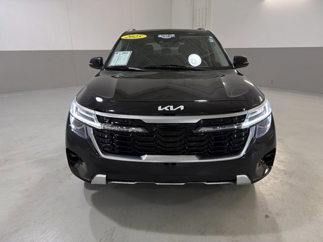 Used 2025 Kia Seltos S image 2