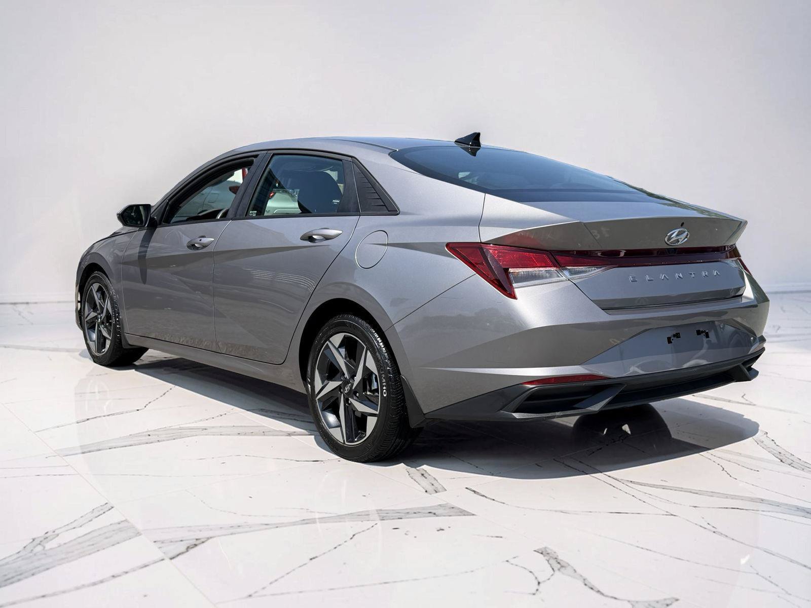 Used 2023 Hyundai Elantra SEL w/ Convenience Package FWD image 4