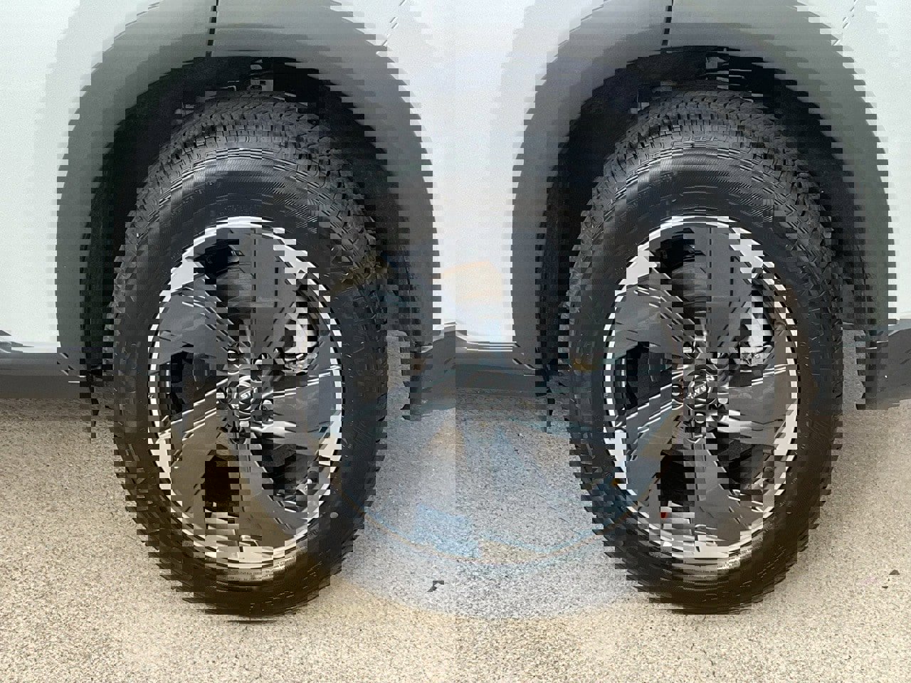 Used 2025 Nissan Rogue SV image 8