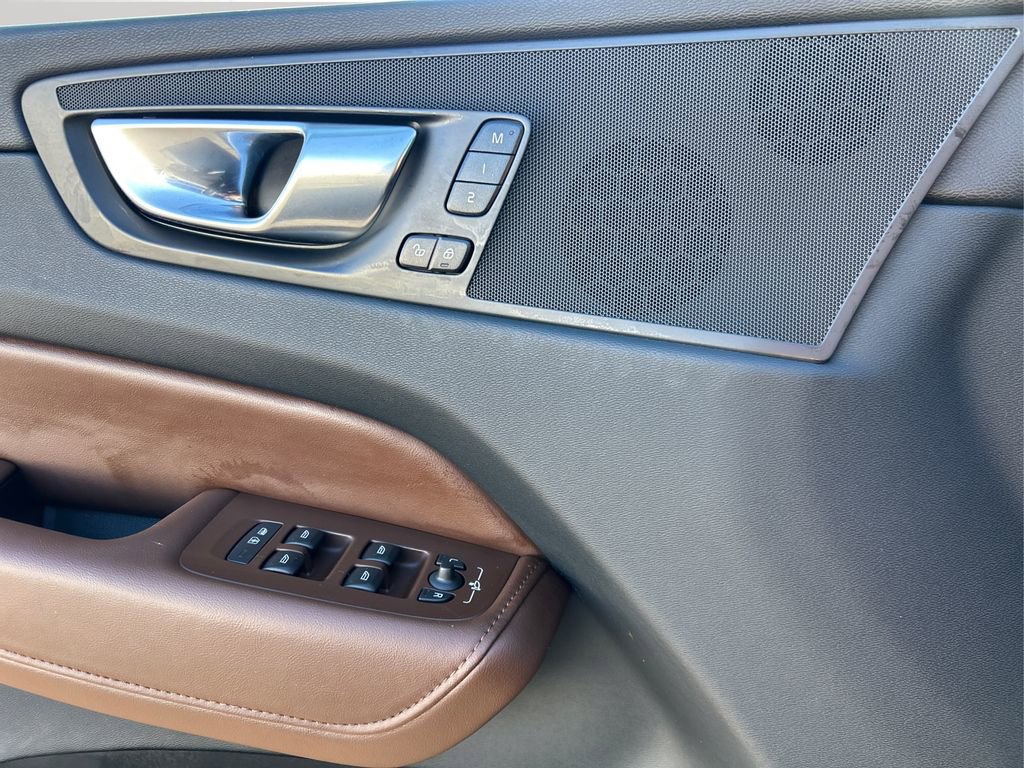 Used 2023 Volvo XC60 B5 Plus w/ Climate Package image 18