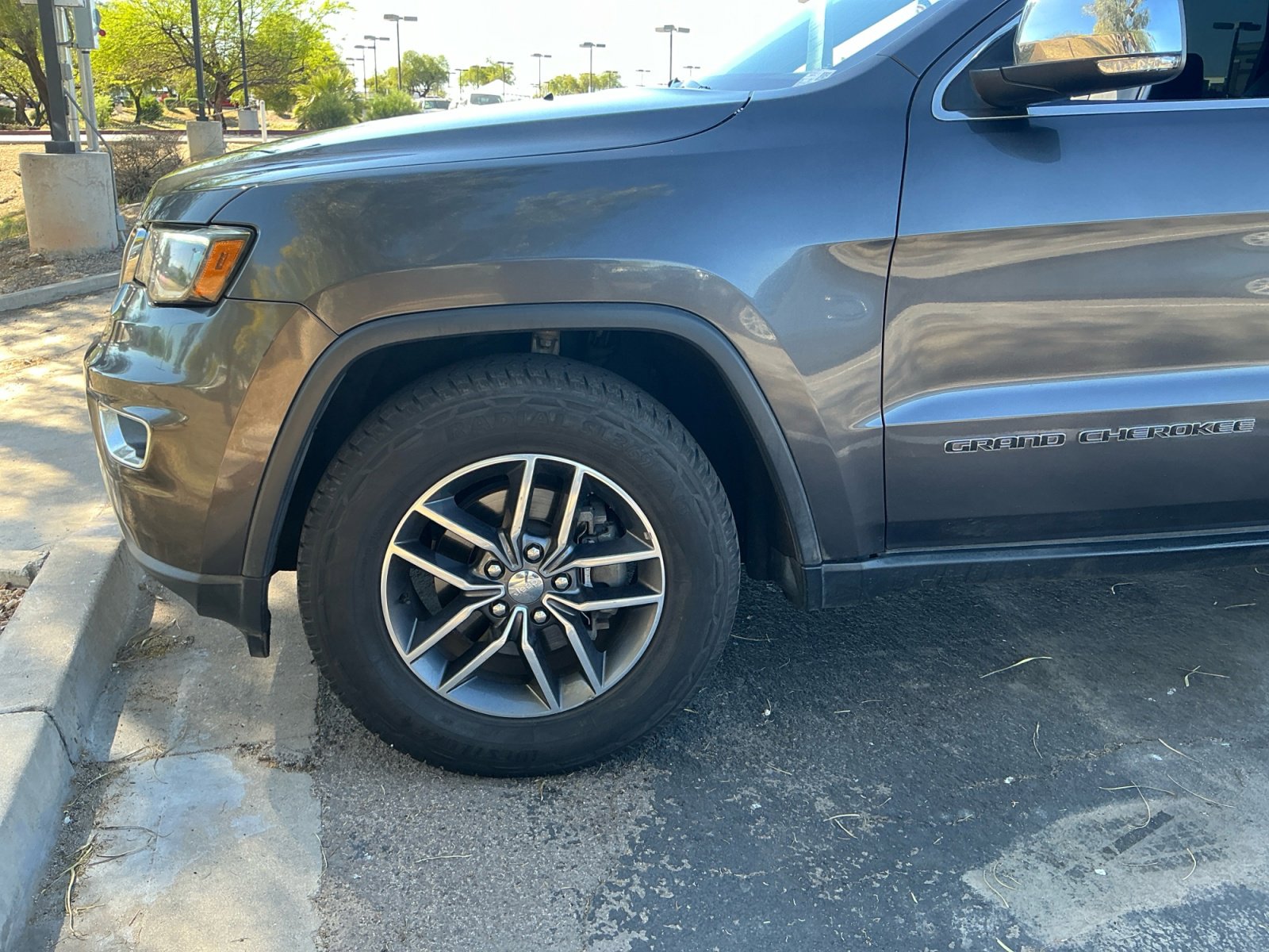 Used 2018 Jeep Grand Cherokee Limited w/ Luxury Group II image 26