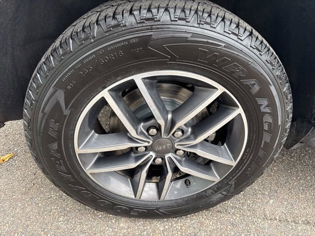 Used 2019 Jeep Grand Cherokee Limited AWD/4WD image 12