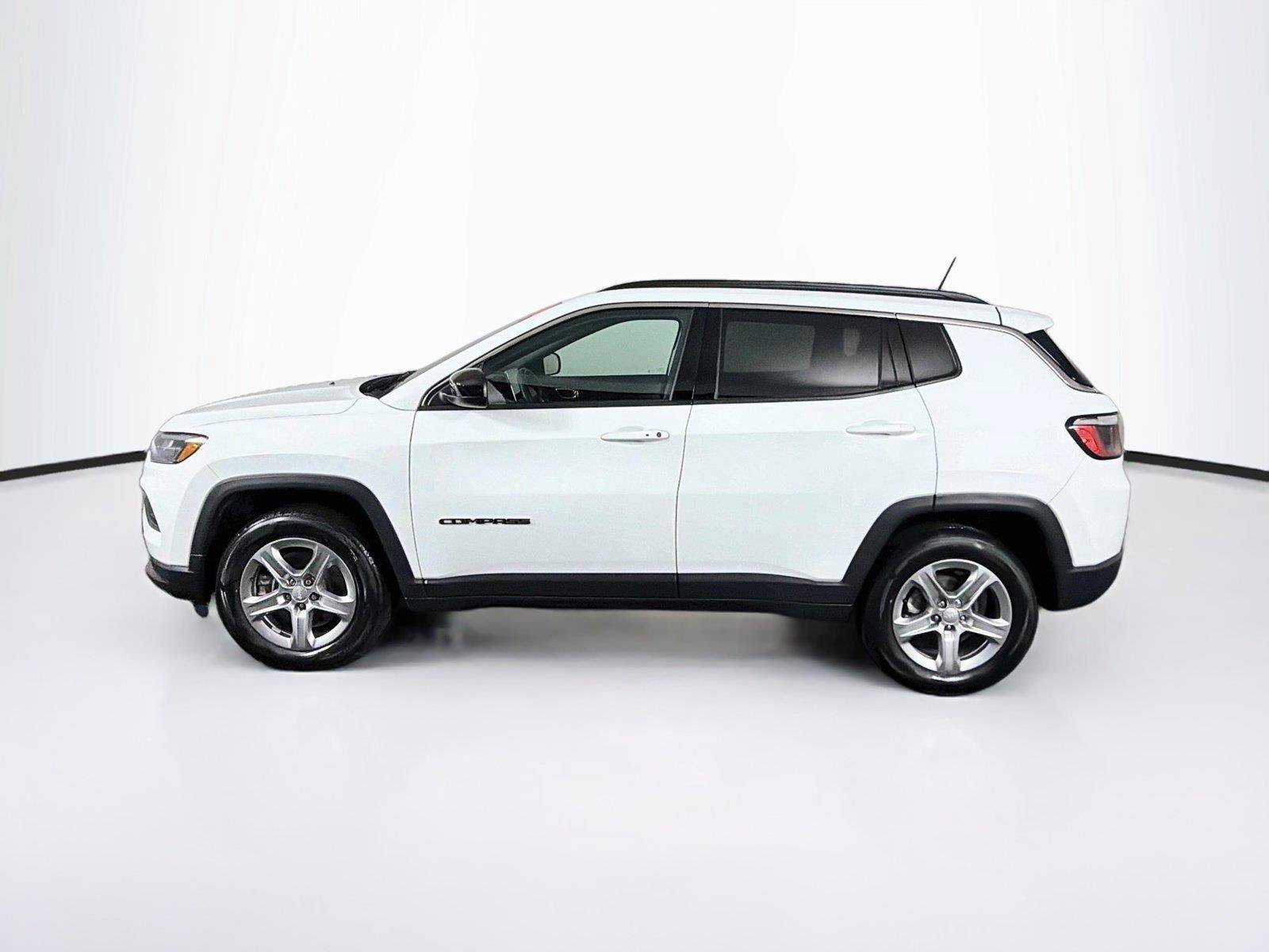 Used 2024 Jeep Compass Latitude AWD/4WD image 8
