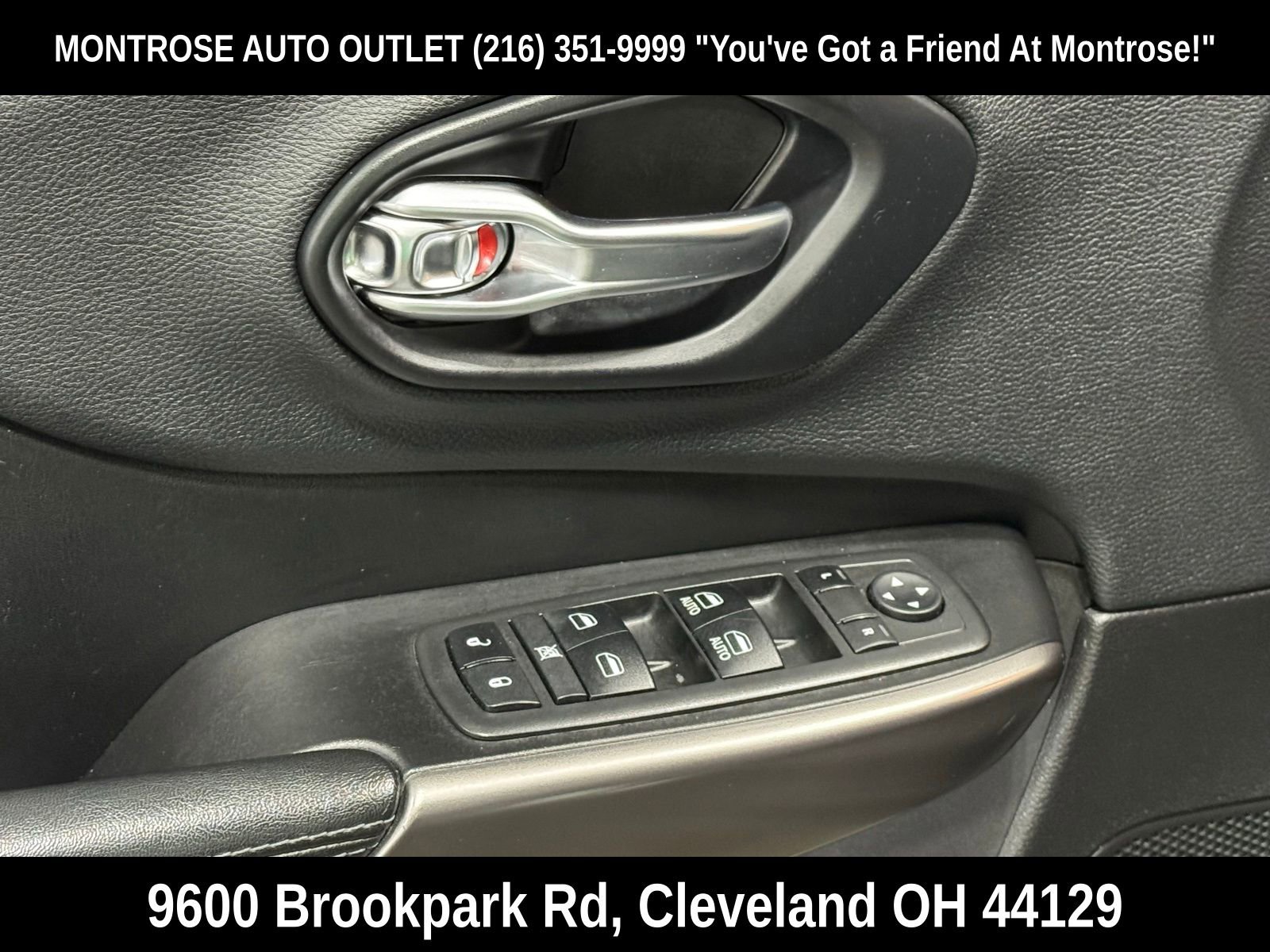 Used 2019 Jeep Cherokee Latitude Plus w/ Comfort/Convenience Group image 12