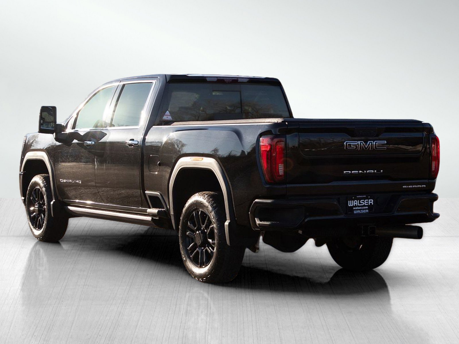 Used 2022 GMC Sierra 3500 Denali w/ Denali Black Diamond Edition image 3