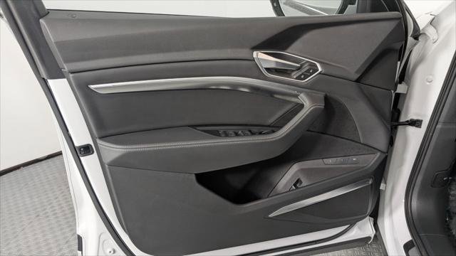 Used 2021 Audi e-tron Premium Plus w/ Premium Plus Package image 13