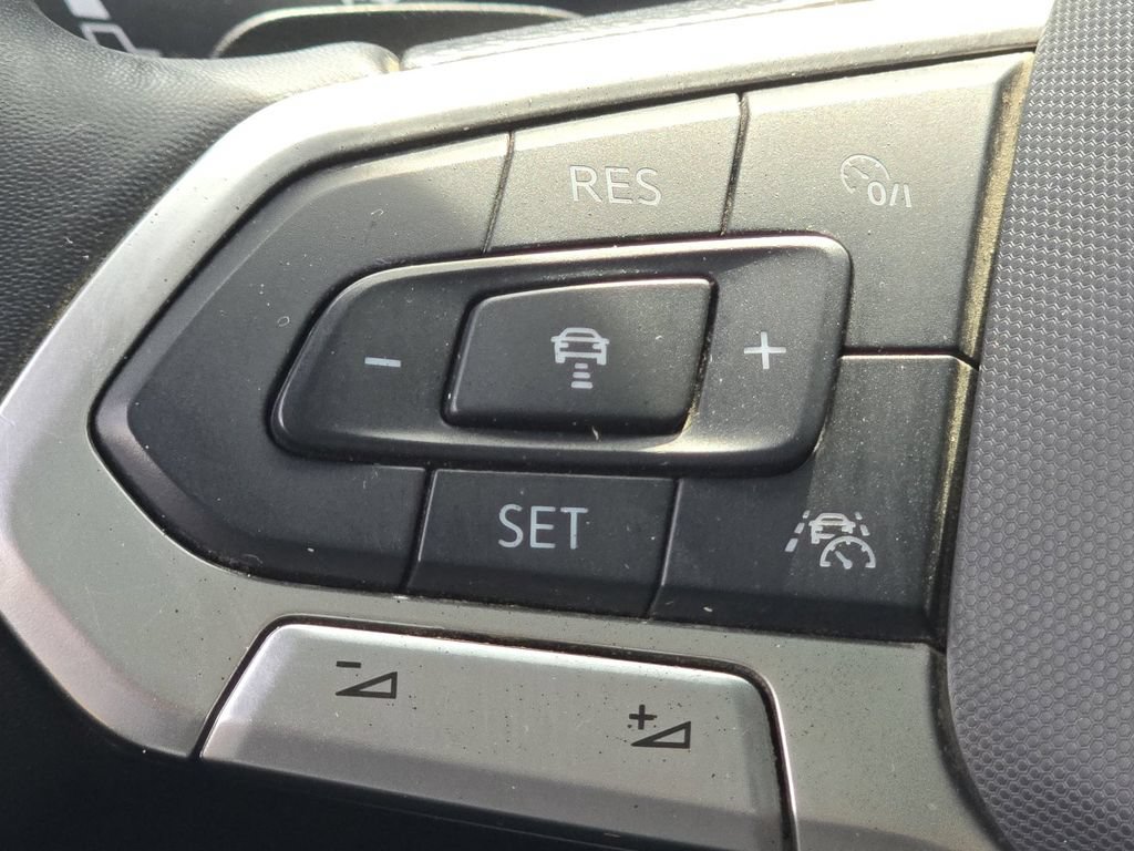Used 2024 Volkswagen Atlas Cross Sport SE FWD image 30