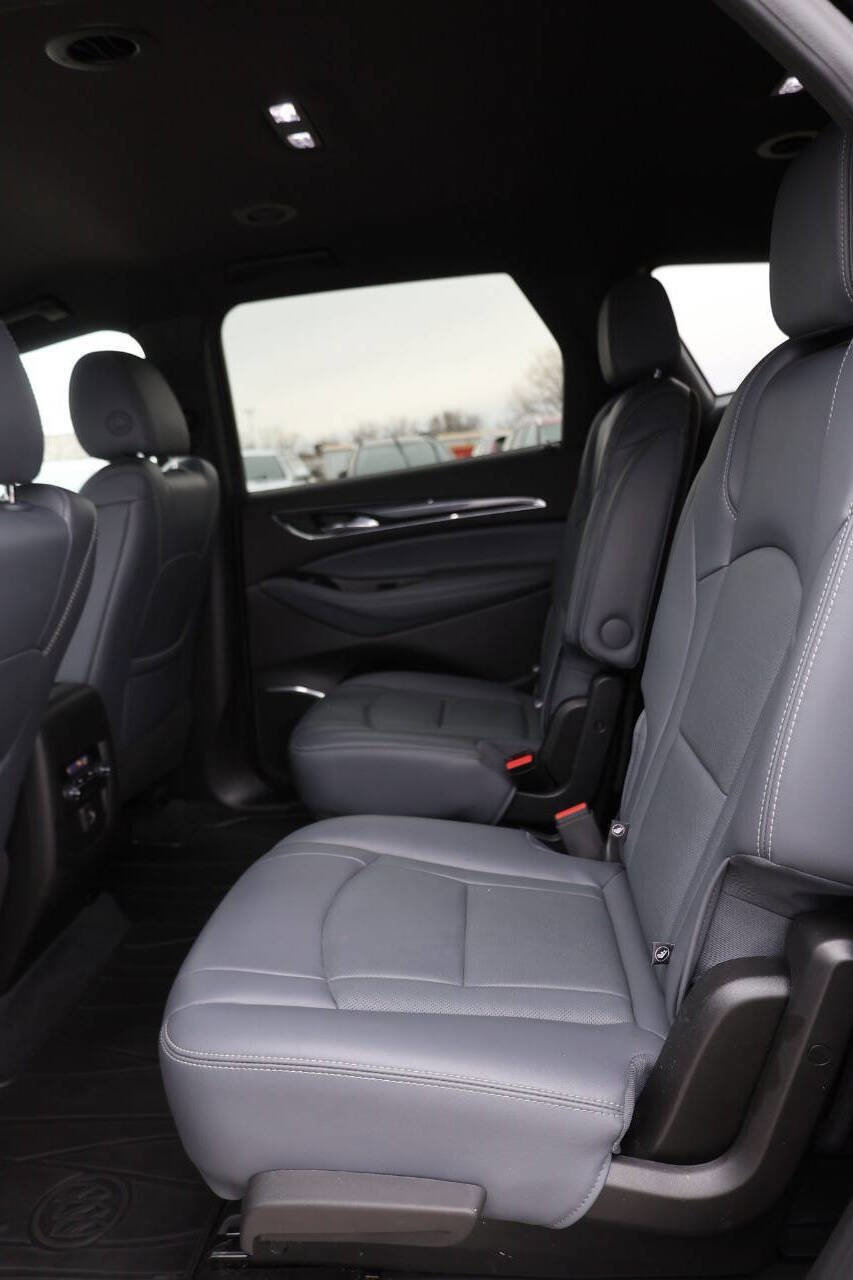 Used 2023 Buick Enclave Essence w/ Sport Touring Edition AWD/4WD image 18