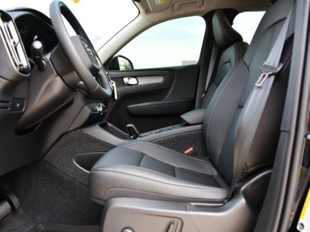 New 2025 Volvo XC40 B5 Core w/ Protection Package Premier image 12