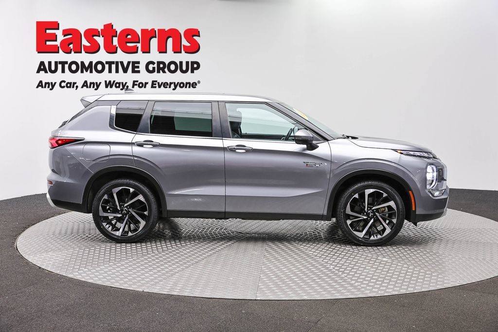 Used 2023 Mitsubishi Outlander SE AWD/4WD image 4
