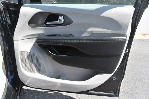 Used 2024 Chrysler Pacifica Limited FWD image 23