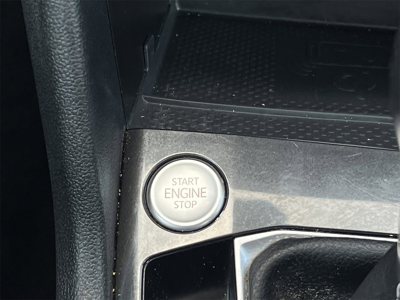 Used 2023 Volkswagen Tiguan SE image 9