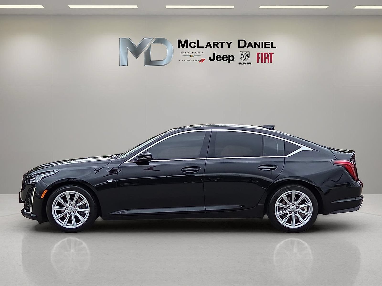 Used 2024 Cadillac CT5 Luxury RWD image 3