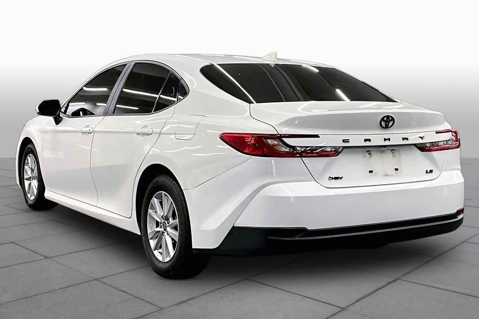 Used 2025 Toyota Camry LE FWD image 11