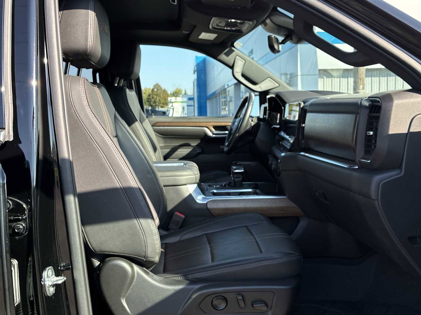 Certified 2022 Chevrolet Silverado 1500 High Country w/ High Country Premium Package image 28