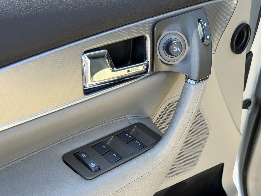 Used 2014 Lincoln MKX FWD image 23