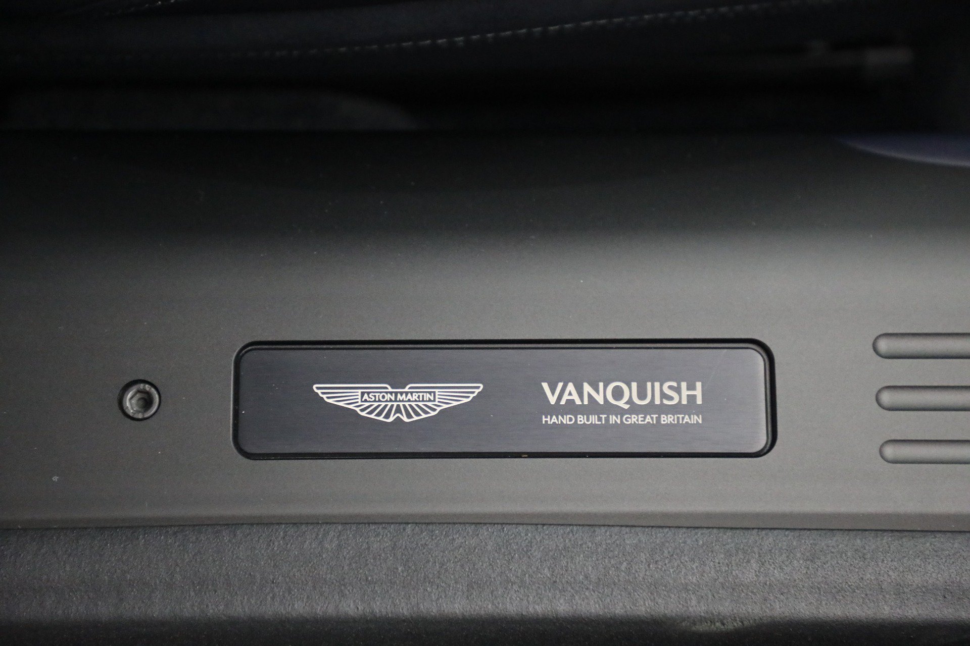 Used 2025 Aston Martin Vanquish RWD image 35