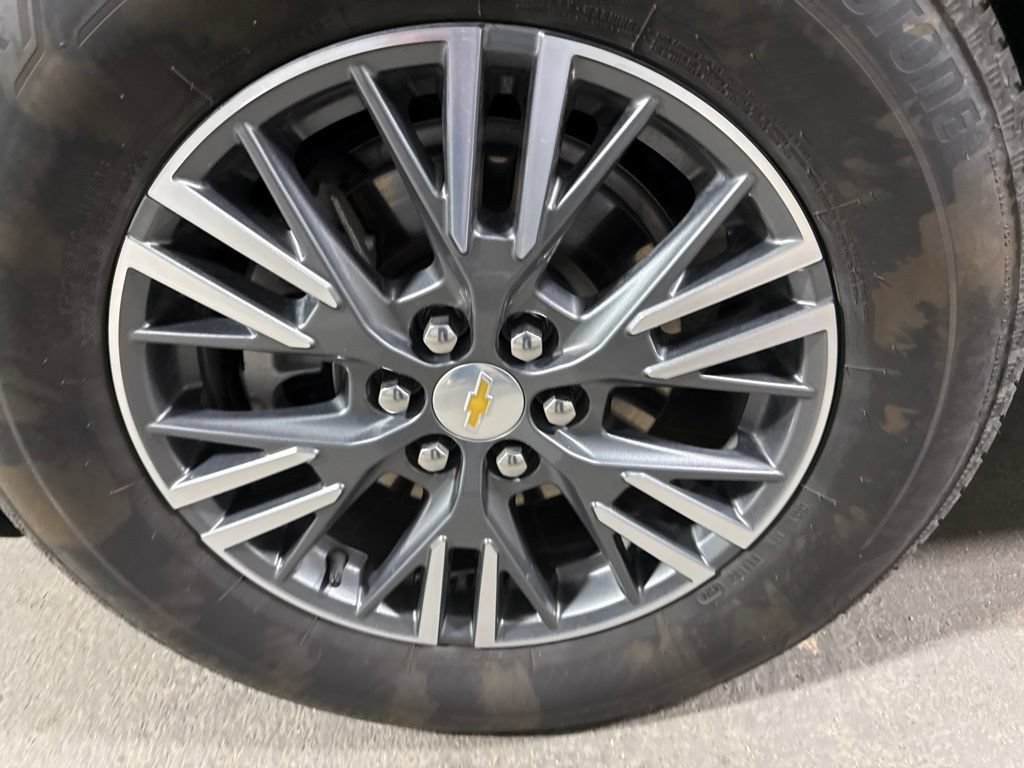 Used 2025 Chevrolet Traverse LT FWD image 37