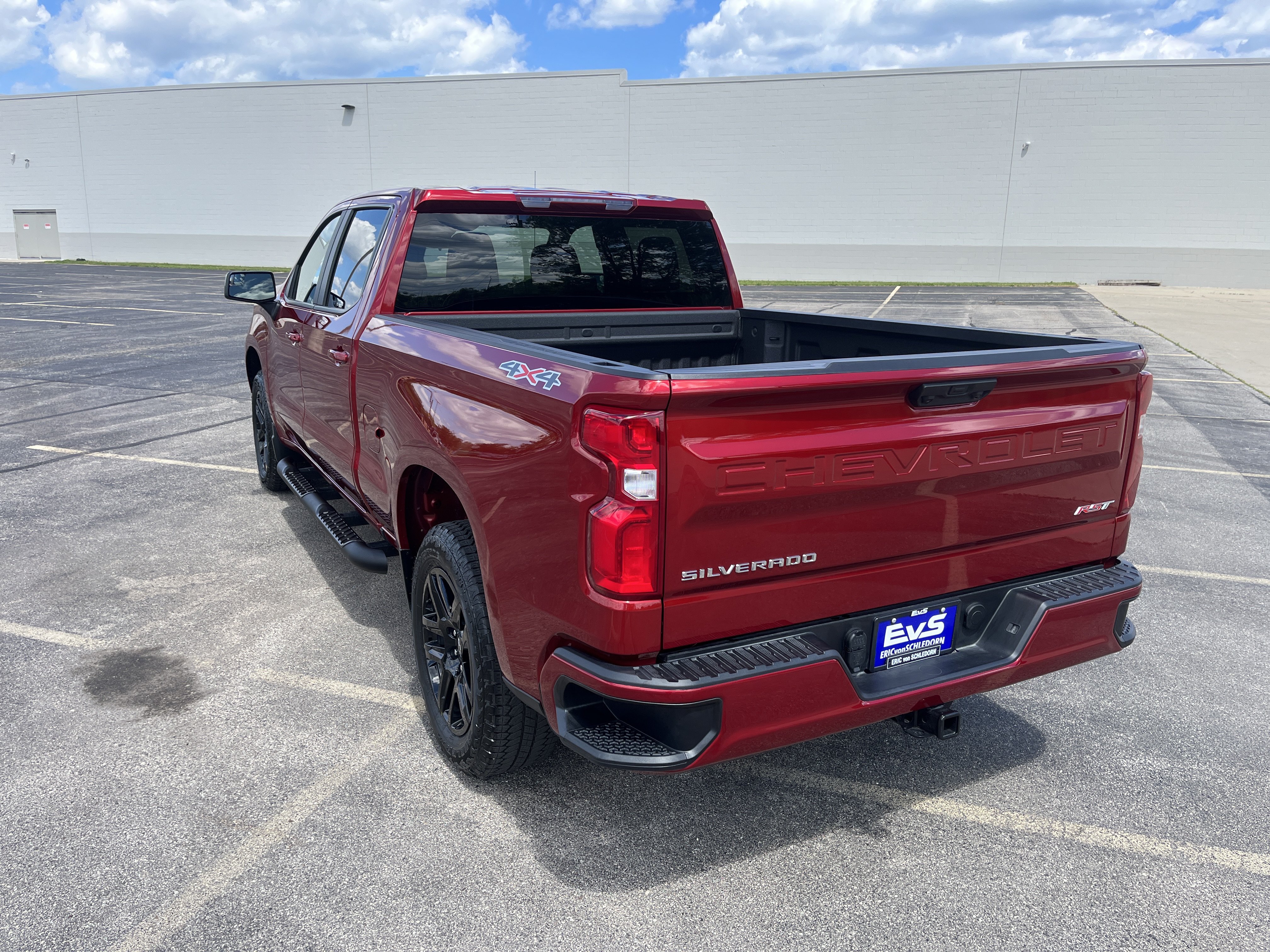 Used 2026 Chevrolet Silverado 1500 RST w/ RST Select Package AWD/4WD image 4