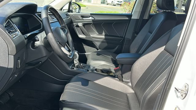 Used 2022 Volkswagen Tiguan SE AWD/4WD image 10