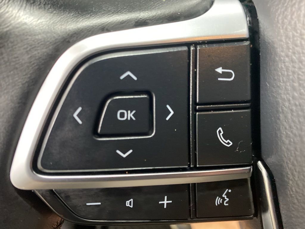 Used 2020 Toyota Highlander LE AWD/4WD image 37