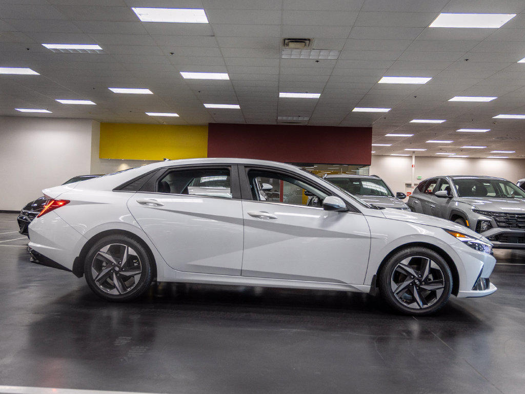 Used 2021 Hyundai Elantra SEL w/ Convenience + Premium Package FWD image 8