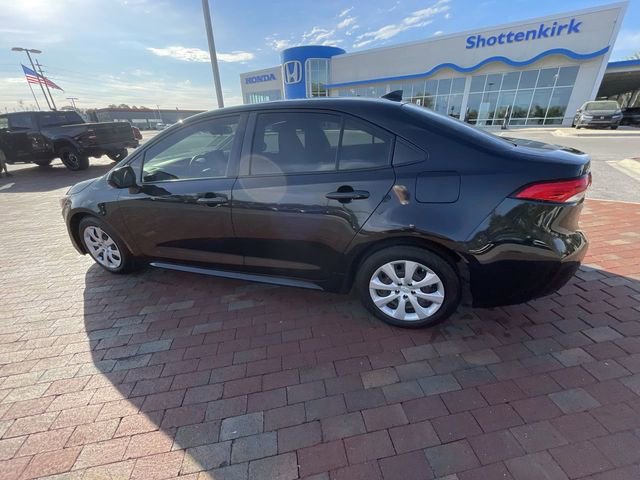Used 2022 Toyota Corolla LE image 29
