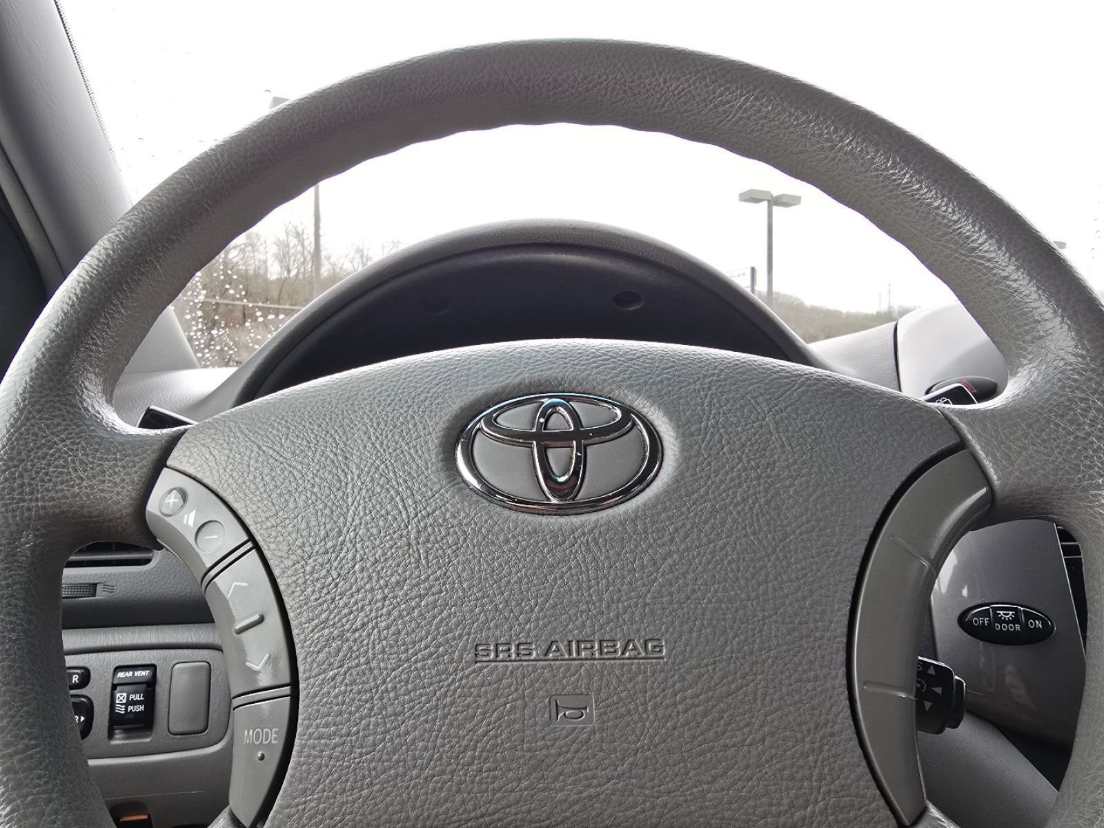 Used 2010 Toyota Sienna LE FWD image 18