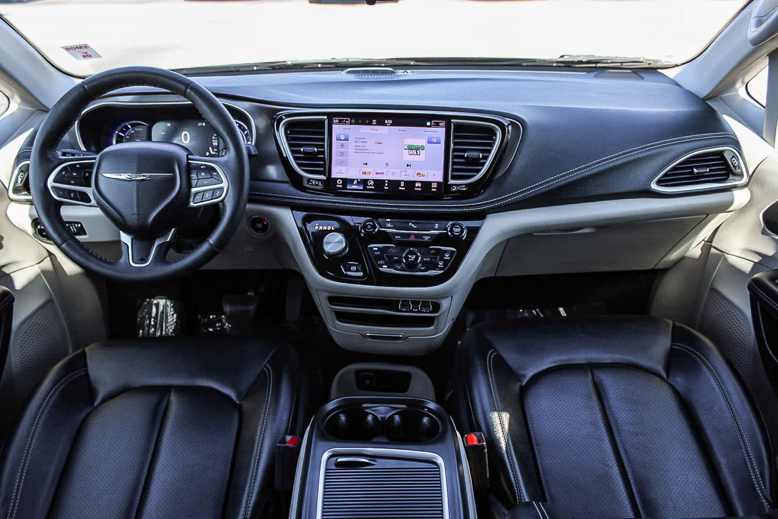 Used 2024 Chrysler Pacifica Limited FWD image 11