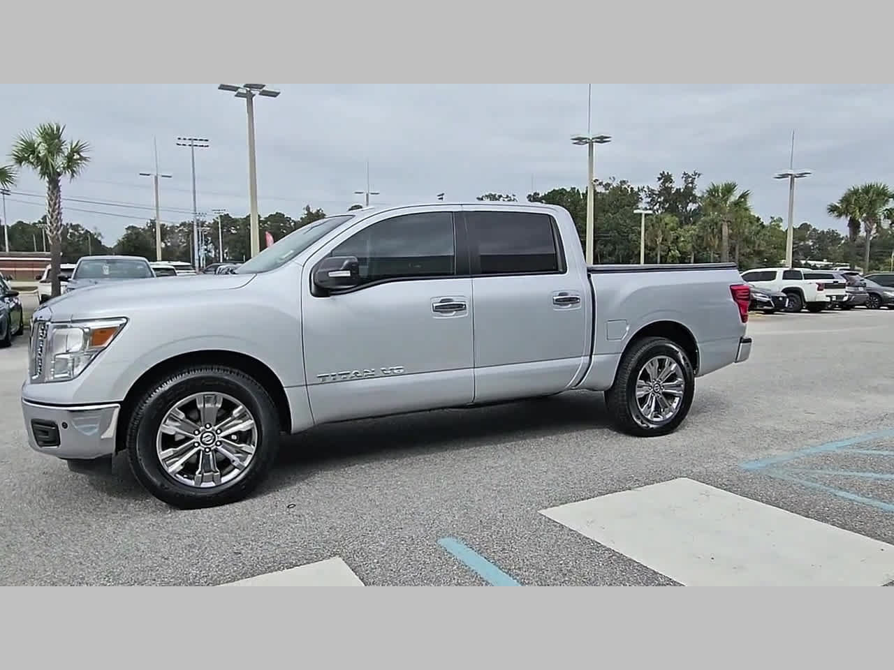 Used 2018 Nissan Titan SV w/ SV Convenience Package RWD image 24
