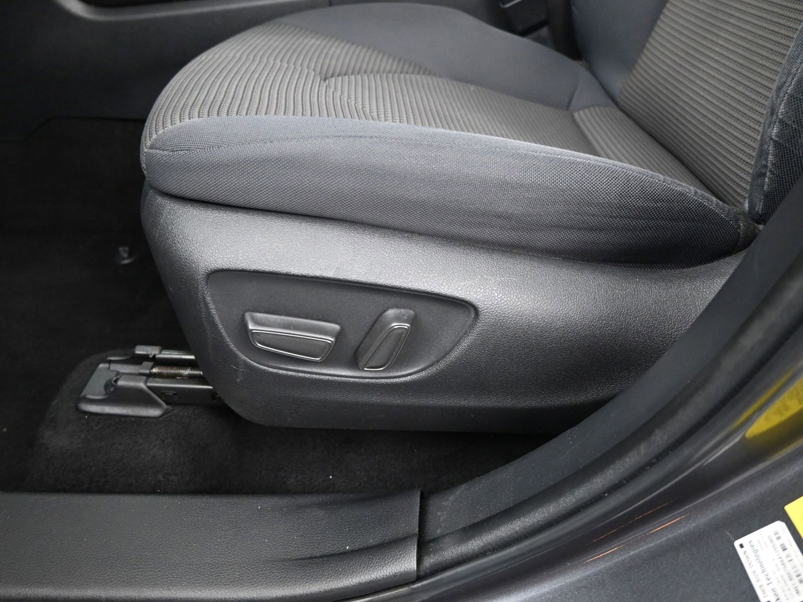 Used 2022 Toyota Highlander LE image 10