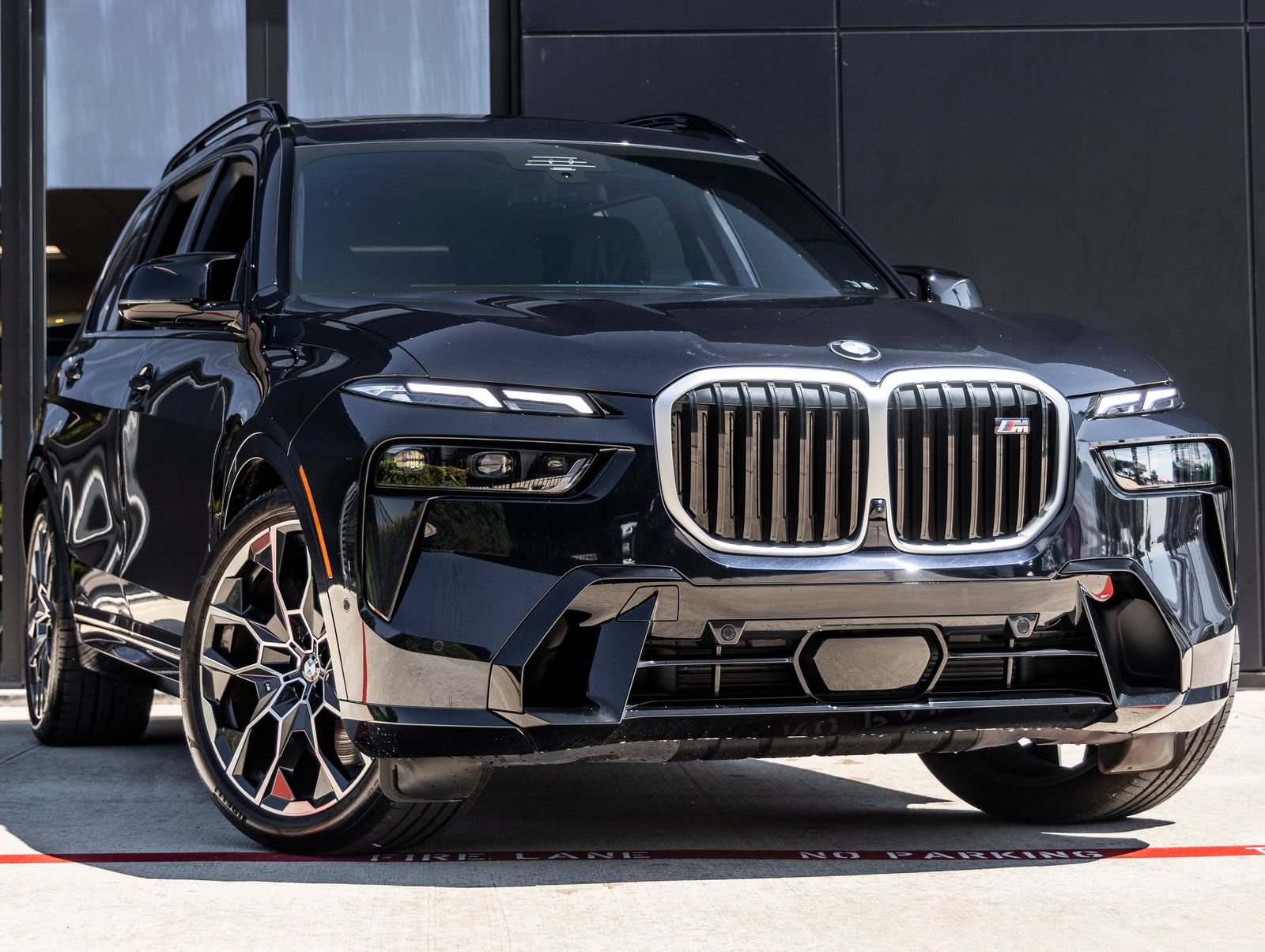 Used 2024 BMW X7 M60i AWD/4WD image 2