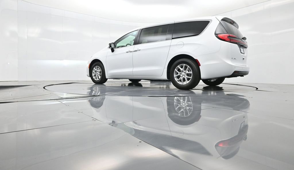 New 2026 Chrysler Pacifica Select image 43