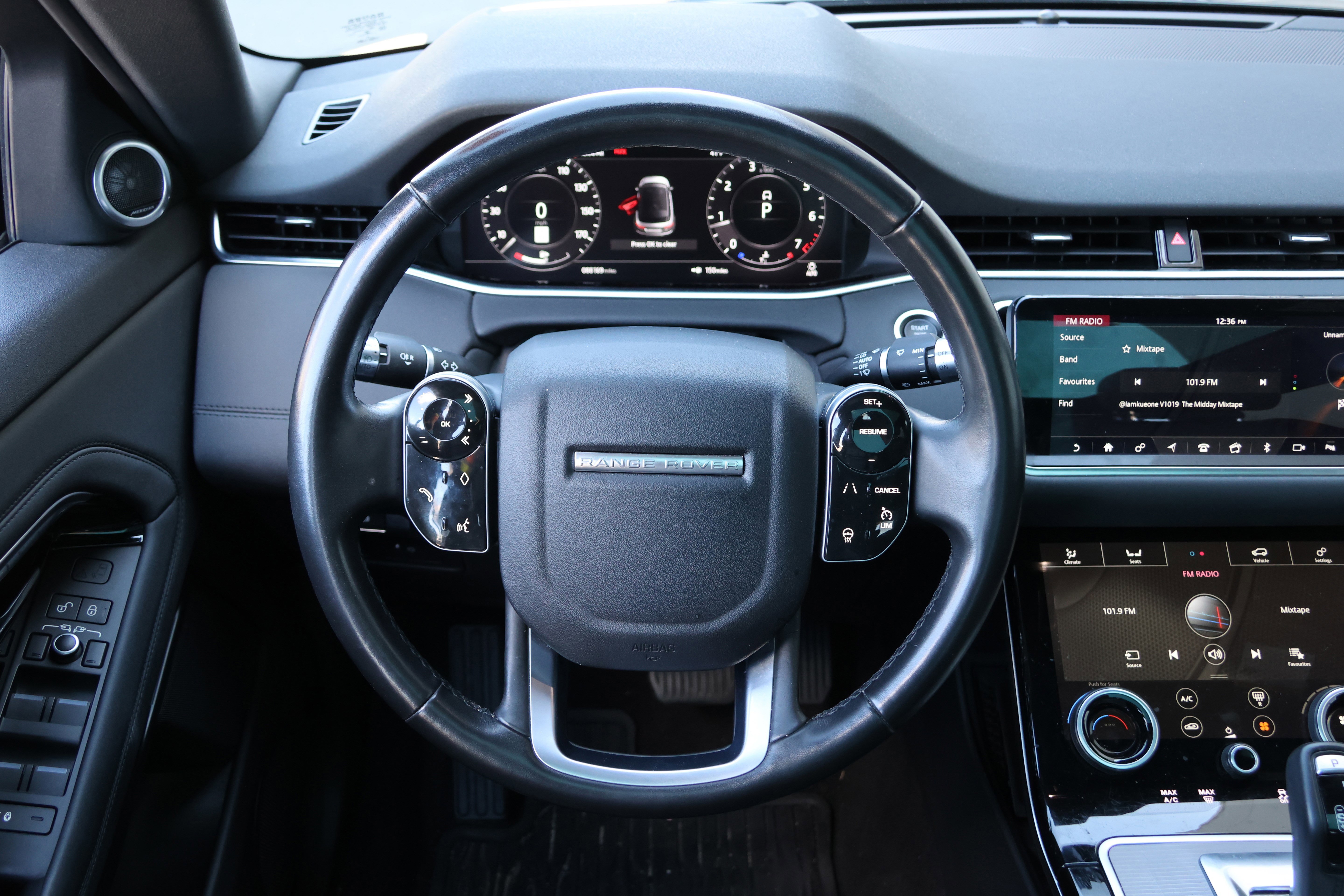 Used 2020 Land Rover Range Rover Evoque SE image 17