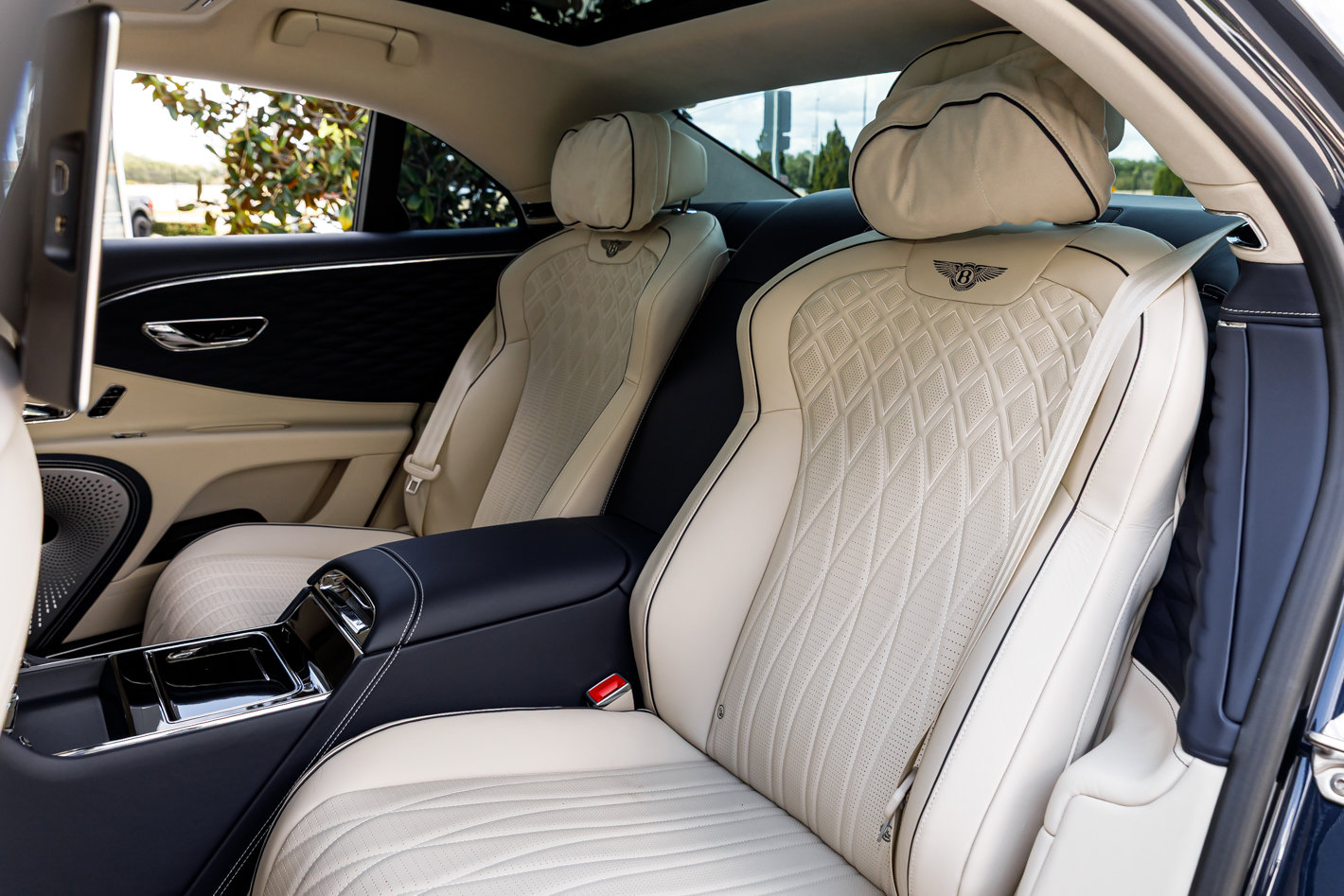 Used 2023 Bentley Flying Spur Azure AWD/4WD image 29