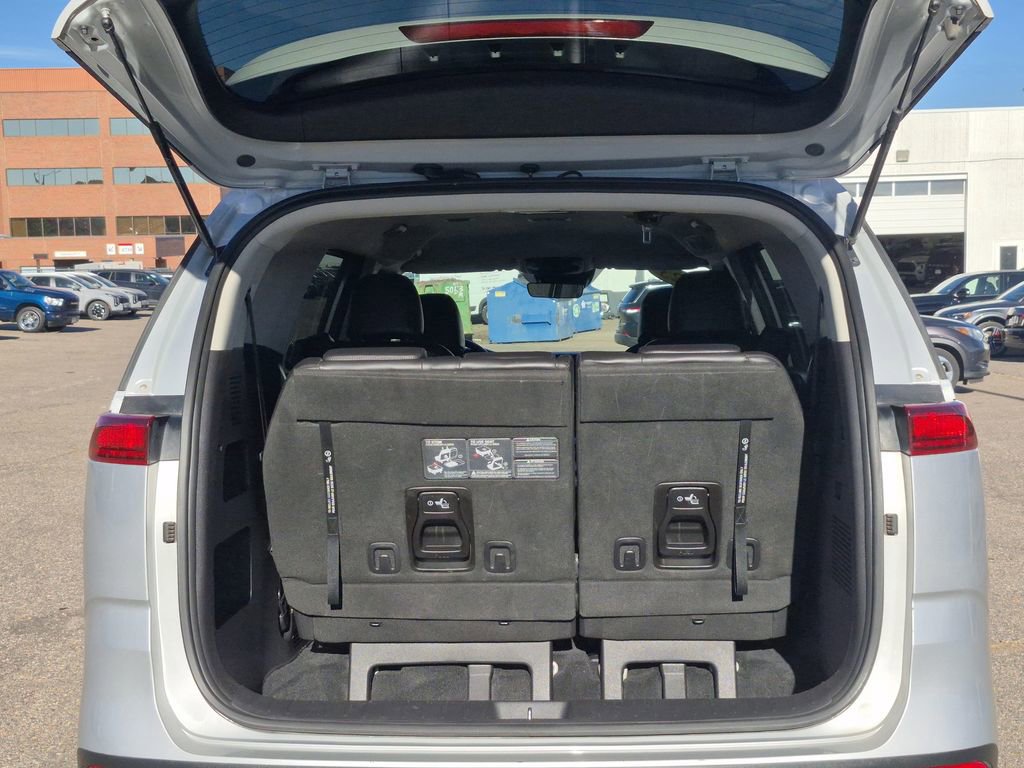 Used 2023 Kia Carnival LX image 17